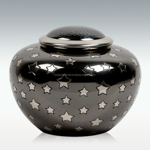 Urna de metal para mascotas de estilo americano de Brassworld India Funeral Supplies - Product Image 5