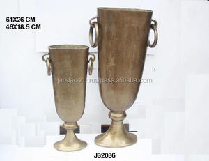 Jarrón Ovalado de Aluminio Fundido con Base en Acabado de Latón Rústico y Asa Redonda en Forma de Anillo, Decoración Rústica para el Hogar - Product Image 3