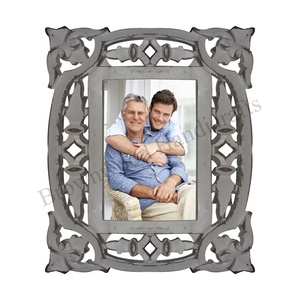 Élégant cadre photo en bois MDF de couleur blanche antique avec un design classique et un savoir-faire de qualité supérieure, parfait pour les cadeaux - Product Image 1