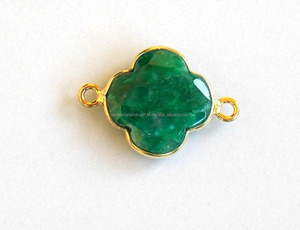 Boucles de pierres précieuses émeraude teintées Trèfle Forme Double Bail Plaqué Or À Facettes À La Main Pendentif Charme Lunette Connecteur - Product Image 3