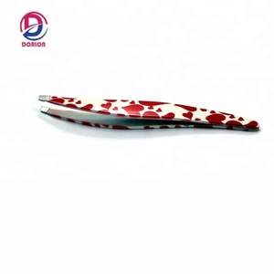 Pinzas para Cejas con Punta Inclinada, Pinzas para Cejas con Recubrimiento de Papel en Forma de Corazón Rojo, Pinzas Inclinadas Profesionales de Acero Inoxidable con Logotipo Personalizado - Product Image 1