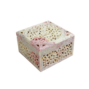 Belle Sculpture de pierre de Savon Boîte à Bijoux Carrée - Product Image 1
