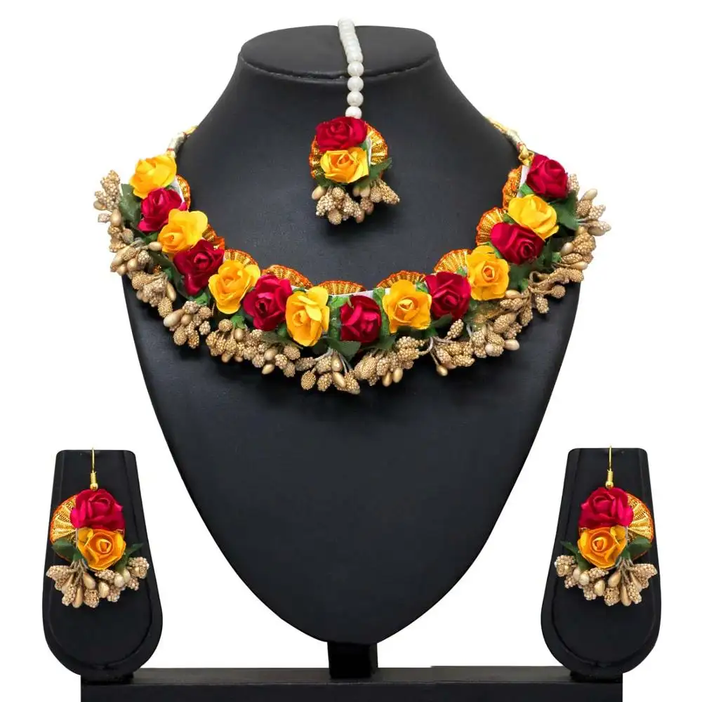 Neueste Design Multi Color Imitation Pearl Rose Blumen Halskette mit Ohrring und Maang Tikka