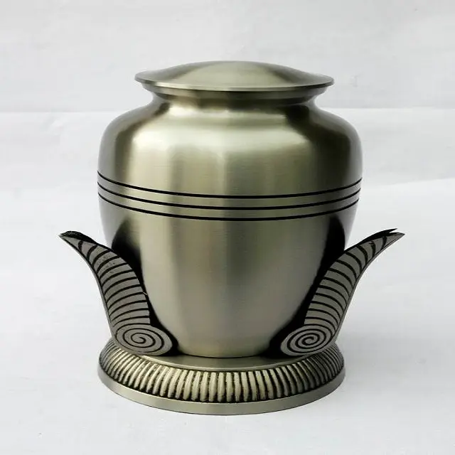 चांदी coloure सुरुचिपूर्ण पीतल धातु चमकदार भारतीय urns