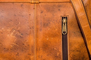 Sac à dos unisexe anti-vol 100% en cuir véritable unisexe avec fermeture à glissière, sac à dos à bandoulière avec motif de lettres - Product Image 4