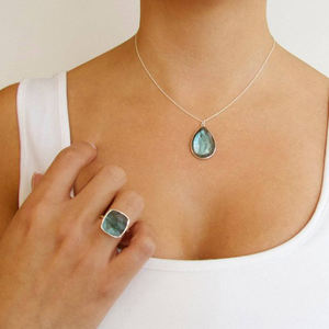 สร้อยคอจี้อัญมณีลาบราดอไรต์ของผู้หญิงทำด้วยมือทำด้วยมือทำจากโลหะผสมรูปทรงลูกแพร์สำหรับงานเลี้ยงครบรอบแต่งงาน - Product Image 1