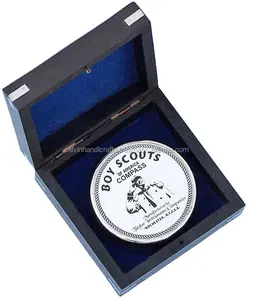 ของขวัญของที่ระลึกสำหรับผู้ชาย CHCOM216กระเป๋าแม่เหล็กพร้อมกล่องไม้สลักเข็มทิศทองเหลืองที่สวยงาม - Product Image 1