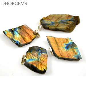 Pendentif en tranche de pierre précieuse naturelle Labradorite Feu Doré Dhorgems, minéral, avec changement de couleur, en provenance du Rajasthan, vente en gros - Product Image 3
