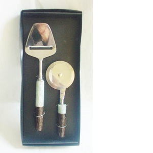Juego de cubiertos de metal ecológico Cortador de pizza y servidor para uso doméstico y hotelero - Product Image 1