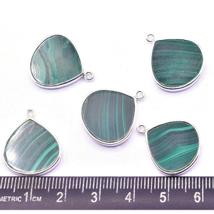 Colgante de Plata de Ley 925 con Bisel de Plata Chapada en Forma de Corazón de Malaquita, Joyería Hecha a Mano - Product Image 4