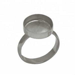 Solide. Bague en argent sterling 925 faite à la main de forme ronde en ruthénium noir Bijoux faits à la main Grossiste Fabrication Casa De Plata - Product Image 1