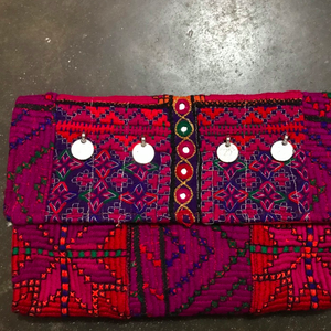 Pochette de soirée colorée vintage Banjara faite à la main - Product Image 1