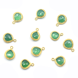 Forma de corazón de ónix verde, bisel de plata de ley 925, colgante chapado en oro, fabricación de joyas hechas a mano - Product Image 1