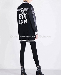 Chaquetas Varsity de Lana Transpirables de Invierno Hechas a Medida al por Mayor OEM con Manga de Cuero y Ribete de Piel - Product Image 5