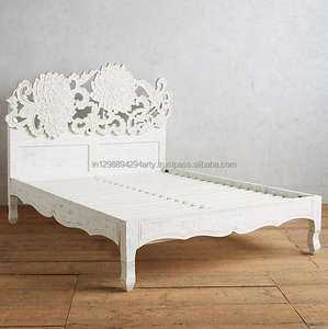 Lit double en chêne massif avec tête de lit sculptée haute, design de sculpture indienne dans un style antique, panneau en bois, meubles de maison, style Maharaja - Product Image 1