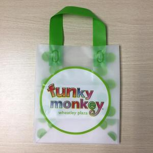 Sacs en plastique à poignée flexible de haute qualité Sacs à provisions recyclables avec pertinence au Vietnam - Product Image 1