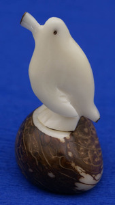 Sculpture de pingouin sculptée à la main en noix de tagua, figurine en bois, sculpture en bois, ivoire végétal, animaux, oiseaux sculptés, art équatorien - Product Image 2