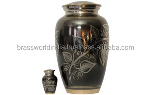 Urna Funeraria de Peltre Estilo Americano para Adultos, Suministros Funerarios Brassworld India - Product Image 5