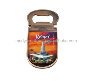 Ouvre-bouteille magnétique en PVC de haute qualité personnalisé OEM Design Art Déco Souvenir pour les touristes Aimant époxy pour réfrigérateur de forme personnalisée - Product Image 4