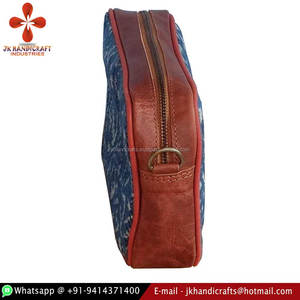 Embrague Kantha Vintage de cuero con estampado índigo hecho a mano indio - Product Image 3