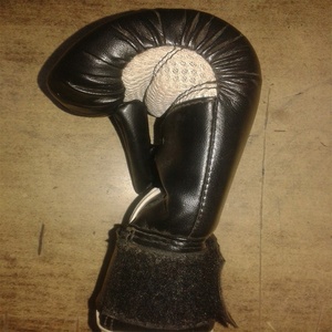Fashion PU Leather Boxing <b>Gloves</b> for Training Martial Arts New Black Red OEM Logo Thai Color Material Adults People Origin <b>Type</b> - Product Image 3