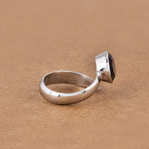 Anillo Ajustable de Plata de Ley .925 con Cuarzo Ahumado, Engaste de Bisel, Corte Brillante, Joyería Hecha a Mano, Casa DE Plata - Product Image 3