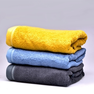 Serviettes de bain au design accrocheur Serviettes de bain de couleur avec logo personnalisé et design au prix d'usine Serviettes de bain de golf de l'Inde - Product Image 2