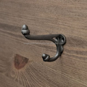 Achetez en gros à l'usine : Patère murale double décorative en fonte noire, style vintage, finition laiton antique, pour chapeaux et manteaux - Product Image 1