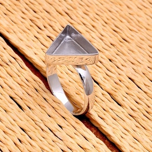 Triangle Forme Solide 925 Bague En Argent Sterling Bijoux Lunette Réglage Bague À La Mode Pour Anniversaire De Mariage Ou De Fiançailles. - Product Image 5