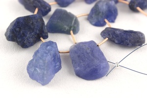 Piedra preciosa de tanzanita azul Natural perforada lateral sin pulir piedra de nacimiento en bruto de diciembre al por mayor de alta calidad - Product Image 4