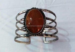 Brazalete de latón de diseñador antiguo para mujer para bodas, fiestas, aniversarios y regalos, venta al por mayor disponible - Product Image 5