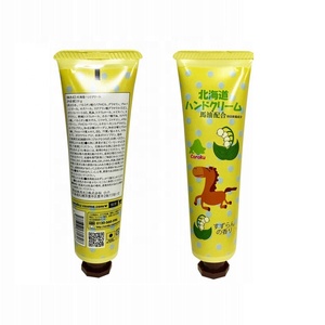 Hokkaido Japan Horse Oil Hand Cream Bell Lily Scent 30g Ácido hialurónico Nutritivo Hidratante Todo Tipo de Piel 2023 Venta al por mayor - Product Image 1