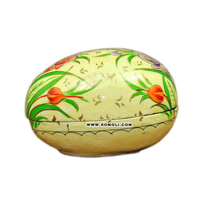 Cajas Decorativas en Forma de Huevo de Pascua con Lunares Rosas Pintadas a Mano en Papel Maché - Product Image 4