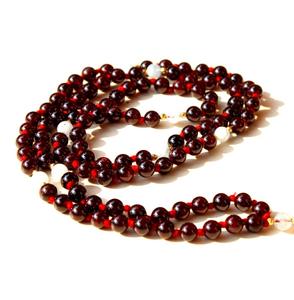 ลูกประคำ 108 เม็ด หินโกเมน หินมูนสโตนสีขาว ขนาด 8 มม. สไตล์ทิเบต สำหรับทุกเพศ เครื่องประดับโยคะ หินคริสตัลบำบัด - Product Image 1