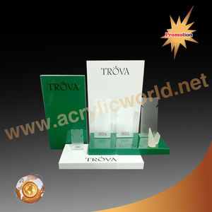 Beau et charmant présentoir de bijoux en acrylique personnalisé Présentoirs de bijoux - Product Image 1