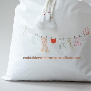 Bolsa de Lencería Bordada a Mano - Product Image 1