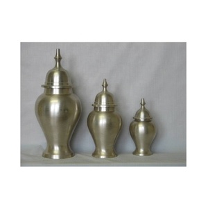 Urnas de latón de calidad superior Urnas de cremación de latón con acabado dorado brillante hechas a mano a precio mayorista barato - Product Image 2
