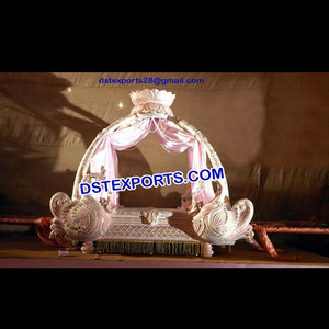 Doli de mariée motif paon, mariage élégant, Design moderne, - Product Image 1