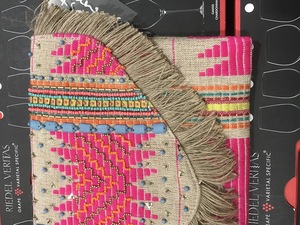 กระเป๋าคลัทช์ผ้าปอปักลายสีสันสดใส - Product Image 2