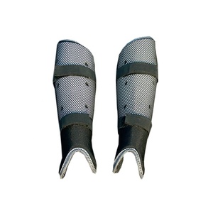 Protège-tibias de hockey sur gazon personnalisables par sublimation avec motifs et couleurs sur mesure - Product Image 1