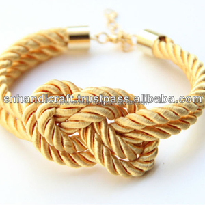   Bracelet fait main à nœuds magiques / bracelet en cordon de soie / bracelet à nœuds en corde / bracelet de bras - Product Image 1