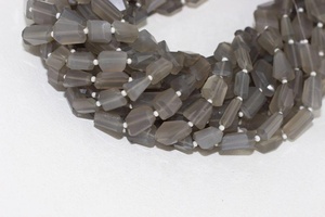 14 pouces de Long en pierre de lune grise naturelle, pépites à facettes en forme de perles, fabricant en gros, véritable haute qualité - Product Image 5
