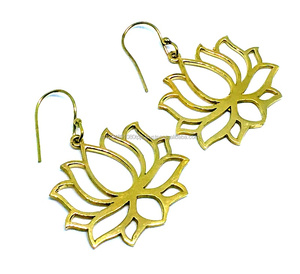 Boucles d'oreille pendantes en laiton faite à la main, sans nickel, Design Lotus de couleur unie - Product Image 1