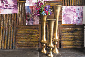 แจกันดอกไม้โลหะคุณภาพสูง สีทอง แจกันอะลูมิเนียมแข็งแรงทนทาน สีทองอร่ามทรงแตร สำหรับตกแต่งงานอีเว้นท์และงานปาร์ตี้ - Product Image 3