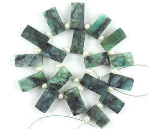 Esmeralda verde Natural en forma de rectángulo, piedra preciosa Natural no tratada, joyería de piedra de nacimiento - Product Image 1
