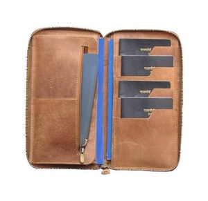 กระเป๋าสตางค์นิรภัย RFID สำหรับผู้ถือบัตรพาสปอร์ต4ใบ - Product Image 1