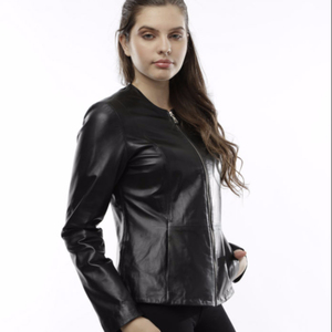 Chaqueta teñida de piel de oveja auténtica Valeriano Romano para mujer, abrigo de invierno con acabado transpirable de último diseño - Product Image 1