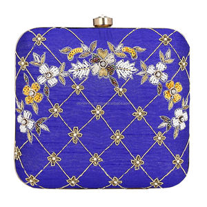 Pochette de broderie Zari faite à la main pour femmes, tissu de couleur bleue, design floral, forme carrée, cadeau utilisé pour la fête d'anniversaire - Product Image 1
