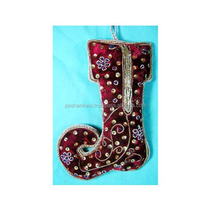 Adorno Decorativo Navideño Colgante con Bordado de Cuentas Zari - Product Image 1