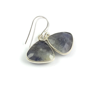 Boucles d'oreilles pendantes élégantes en pierre de saphir Trillion Plaqué or Accessoire de mariage et de fête - Product Image 4